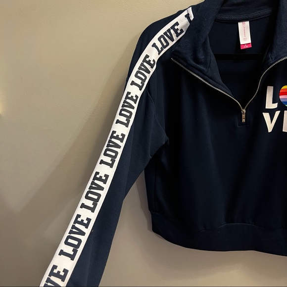 Long sleeves crop love shirt - Picture 3 of 5